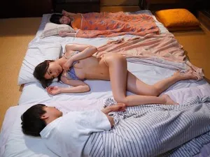 Cô gái tóc ngắn, trong sáng, mặt trẻ thơ hẹn gặp để quan hệ tình dục. Cô ấy mút và liếm con cặc lớn, nuốt và nhổ ra. Kỹ năng nói của cô ấy là hạng nhất. Hầu hết mọi người đều không thể chịu đựng được.