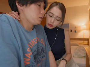 Xem phim Sex Education, tôi nặng lòng nghĩ về 2 mẹ con ...