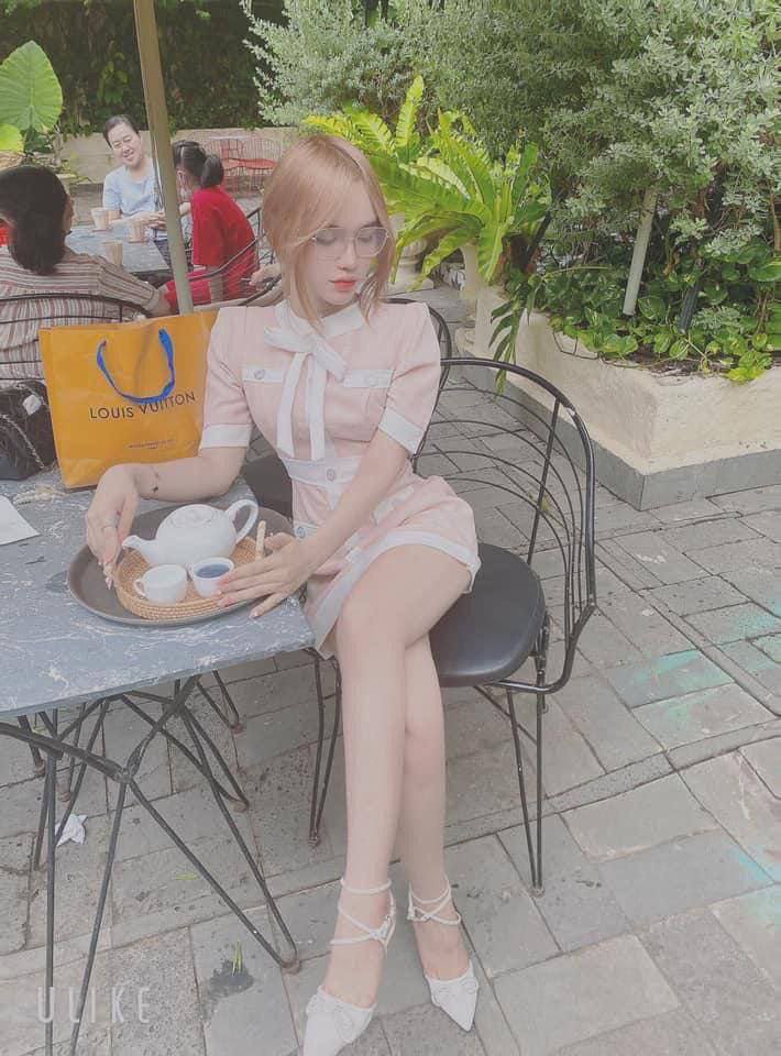 Clip sex Phương Thảo xoa bướm đến khi chảy nước